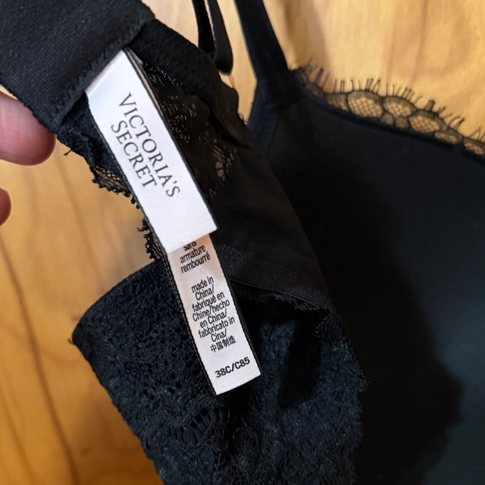 Victoria's Secret wireless Black Lace Bra 38c - Picture 4 of 4